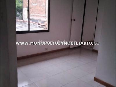 Casa de 3 alcobas en venta en Villa Hermosa, Medellín, 85 m² · foto 4 de 6