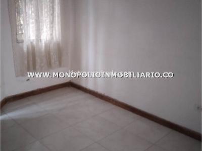 Casa de 3 alcobas en venta en Villa Hermosa, Medellín, 85 m² · foto 2 de 6