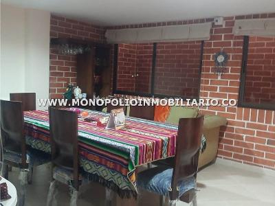 Casa de 5 alcobas en venta en Tres Esquinas, Sabaneta, 340 m² · foto 2 de 6