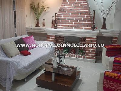 Casa de 5 alcobas en venta en Tres Esquinas, Sabaneta, 340 m² · foto 3 de 6