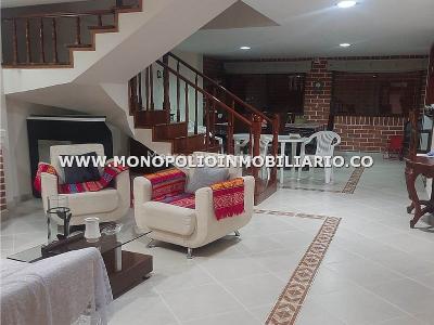 Casa de 5 alcobas en venta en Tres Esquinas, Sabaneta, 340 m² · foto 4 de 6