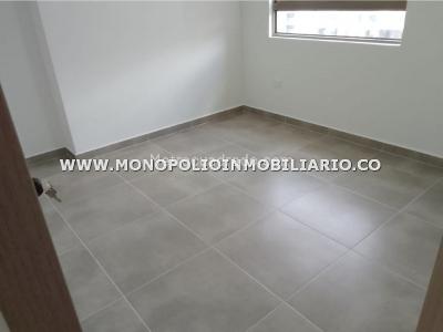 Apartamento de 3 alcobas en venta en Las Lomitas, Sabaneta, 80 m² · foto 2 de 9