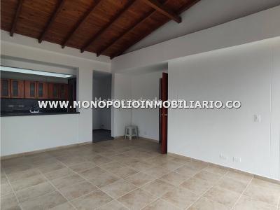 Apartamento de 4 alcobas en venta en Laureles, Medellín, 240 m² · foto 2 de 6