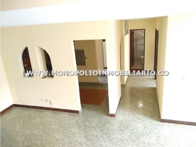 4BR House for Living or Business in Guayabal (Cristo Rey)