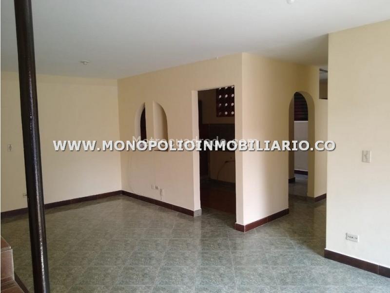 Casa de 4 Alcobas para Vivir o Negocio en Guayabal (Cristo Rey) - 2