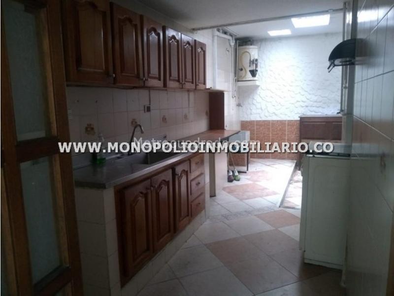 Casa Grande de 3 Alcobas en Belén Rosales