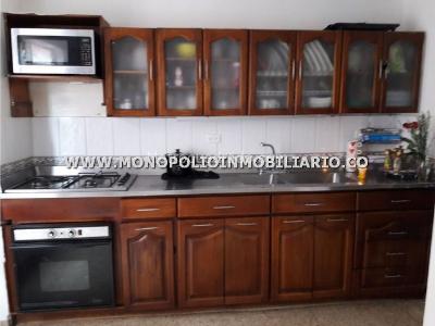 Casa de 3 alcobas en venta en El Diamante, Medellín, 147 m² · foto 6 de 8