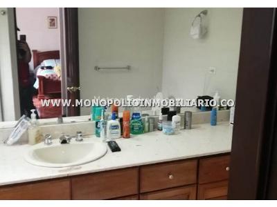 Casa de 4 alcobas en venta en El Tesoro, Medellín, 201 m² · foto 13 de 19