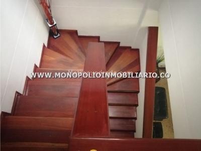 Casa de 4 alcobas en venta en El Tesoro, Medellín, 201 m² · foto 2 de 19