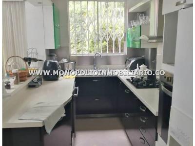 Casa de 4 alcobas en venta en El Tesoro, Medellín, 201 m² · foto 5 de 19