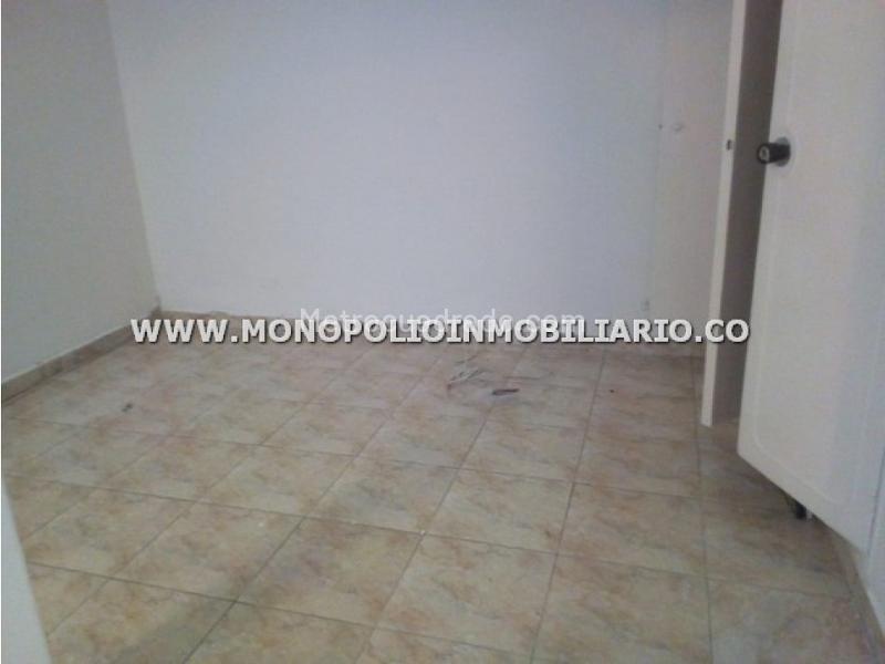 Comfortable 4BR House in Los Colores - 2