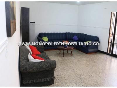 Casa de 4 alcobas en venta en Los Alpes, Medellín, 205 m² · foto 2 de 9