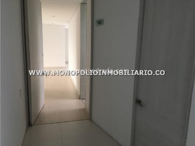 Apartamento de 3 alcobas en arriendo en El Castillo, Medellín, 192 m² · foto 2 de 14