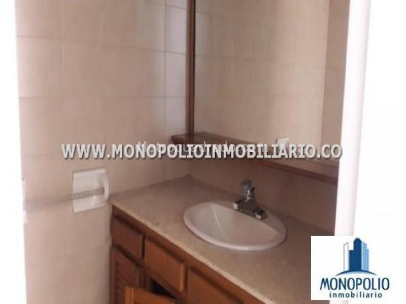 Spacious 3BR Apartment with Modern Kitchen in El Poblado - 2