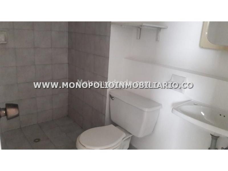 Spacious 3BR Apartment with Modern Kitchen in El Poblado - 3