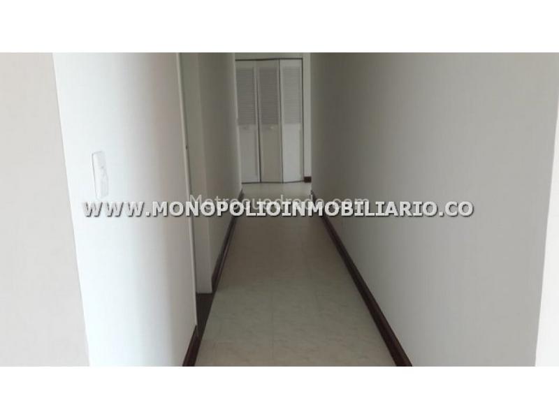 Spacious 3BR Apartment with Modern Kitchen in El Poblado - 4