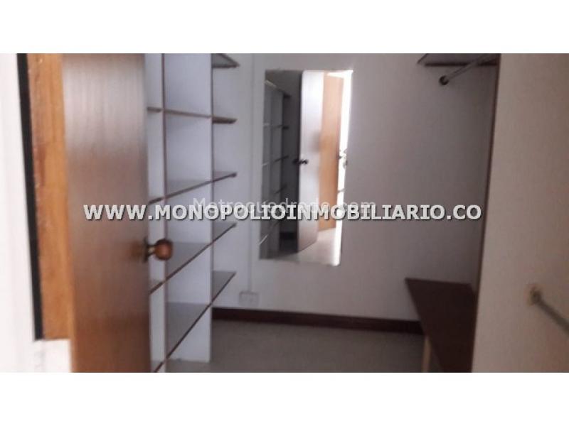 Spacious 3BR Apartment with Modern Kitchen in El Poblado - 5