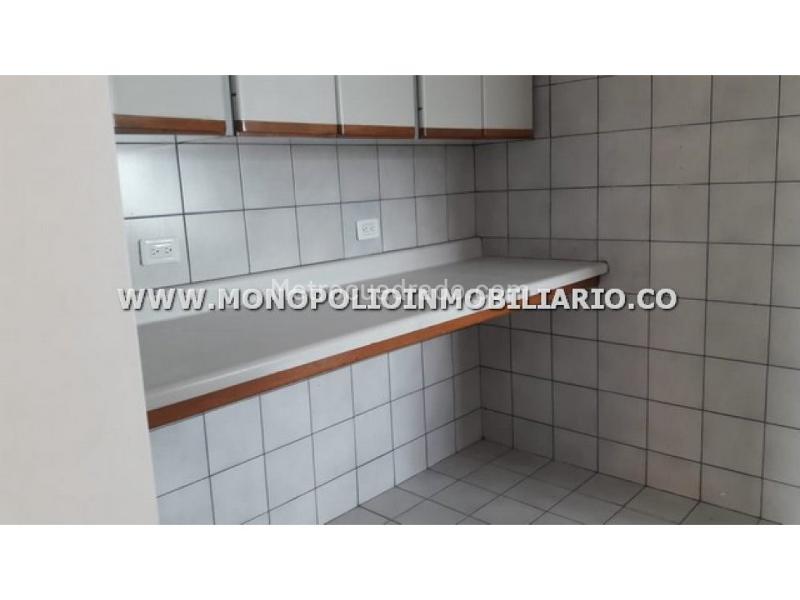 Spacious 3BR Apartment with Modern Kitchen in El Poblado - 7