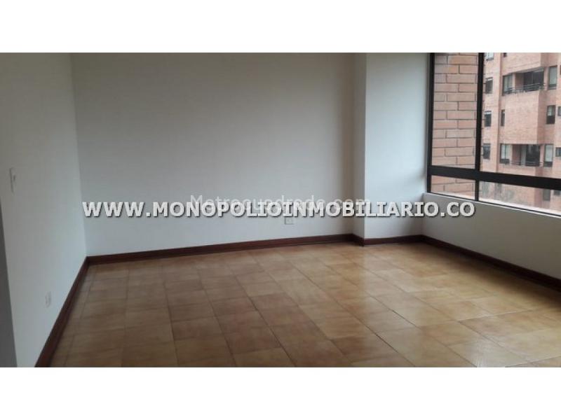 Spacious 3BR Apartment with Modern Kitchen in El Poblado - 9