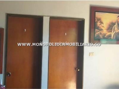 Casa de 5 alcobas en venta en Primavera, Envigado, 190 m² · foto 2 de 4