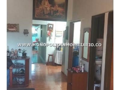 Casa de 5 alcobas en venta en Primavera, Envigado, 190 m² · foto 4 de 4