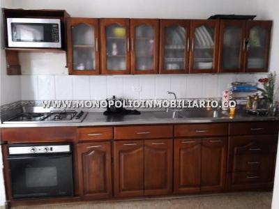Apartamento de 3 alcobas en venta en Loma Del Campestre, Medellín, 200 m² · foto 5 de 10