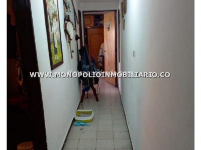 Apartamento de 3 alcobas en venta en Cristobal, Medellín, 130 m² · foto 3 de 10