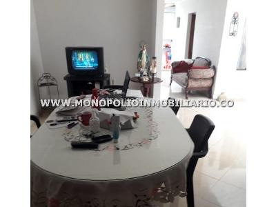 Casa de 5 alcobas en venta en La America, Medellín, 326 m² · foto 11 de 14