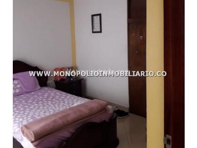Casa de 5 alcobas en venta en La America, Medellín, 326 m² · foto 2 de 14