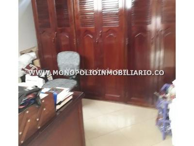 Casa de 5 alcobas en venta en La America, Medellín, 326 m² · foto 4 de 14