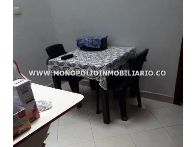 Casa de 5 alcobas en venta en La America, Medellín, 326 m² · foto 9 de 14