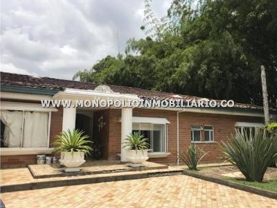 Casa de 4 alcobas en arriendo en El Tesoro, Medellín, 380 m² · foto 11 de 16