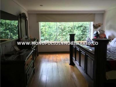 Casa de 4 alcobas en arriendo en El Tesoro, Medellín, 380 m² · foto 13 de 16