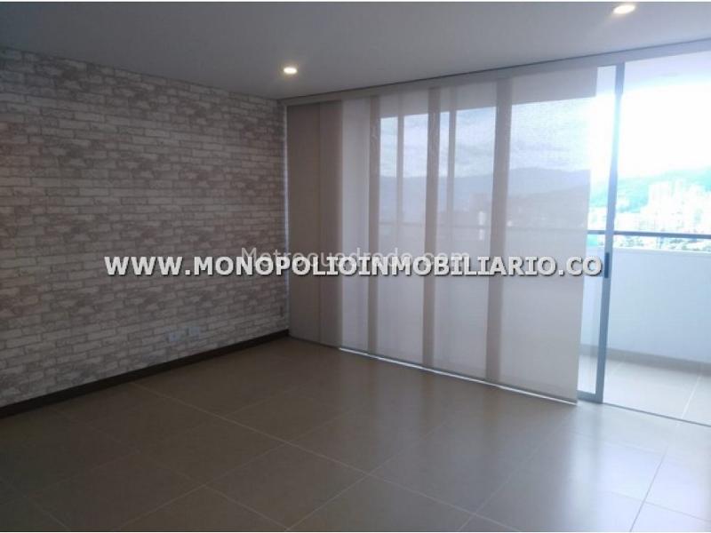 3BR Apartment with Balcony in Loma de los Gonzßlez, El Poblado