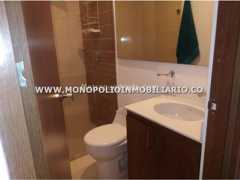 3BR Apartment with Balcony in Loma de los Gonzßlez, El Poblado - 3
