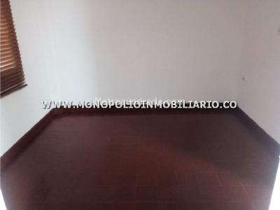 Casa de 4 alcobas en arriendo en Granada, Medellín, 180 m² · foto 2 de 9
