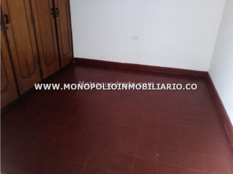 Casa comercial de 4 Alcobas en arriendo en Granada, Belén - 3