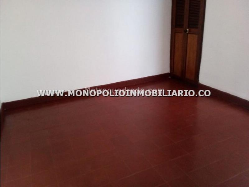 Casa comercial de 4 Alcobas en arriendo en Granada, Belén - 4