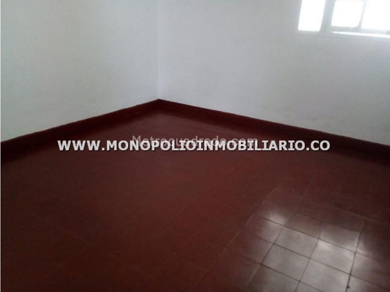 Casa comercial de 4 Alcobas en arriendo en Granada, Belén - 5