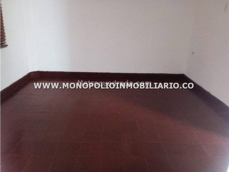 Casa comercial de 4 Alcobas en arriendo en Granada, Belén - 6