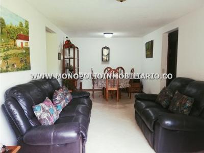 Apartamento de 3 alcobas en venta en La Castellana, Medellín, 82 m² · foto 2 de 20