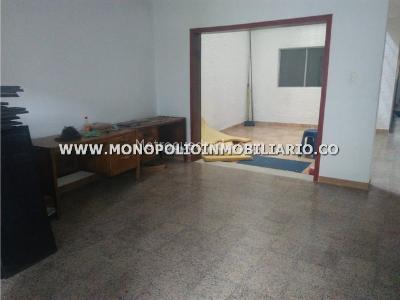 Casa de 5 alcobas en venta en El Poblado, Medellín, 264 m² · foto 2 de 13