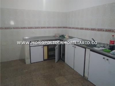 Casa de 5 alcobas en venta en El Poblado, Medellín, 264 m² · foto 7 de 13