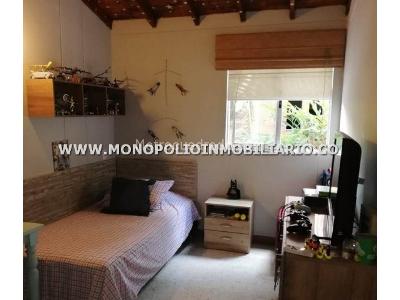 Casa de 4 alcobas en venta en Castropol, Medellín, 140 m² · foto 4 de 9