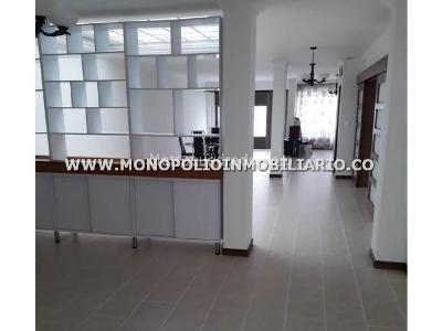 Casa de 3 alcobas en venta en Calasanz Noroccidente, Medellín, 220 m² · foto 2 de 16