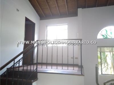 Casa de 3 alcobas en venta en San Lucas, Medellín, 210 m² · foto 15 de 20