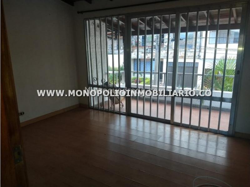 Spacious 4BR House in Simon Bolivar