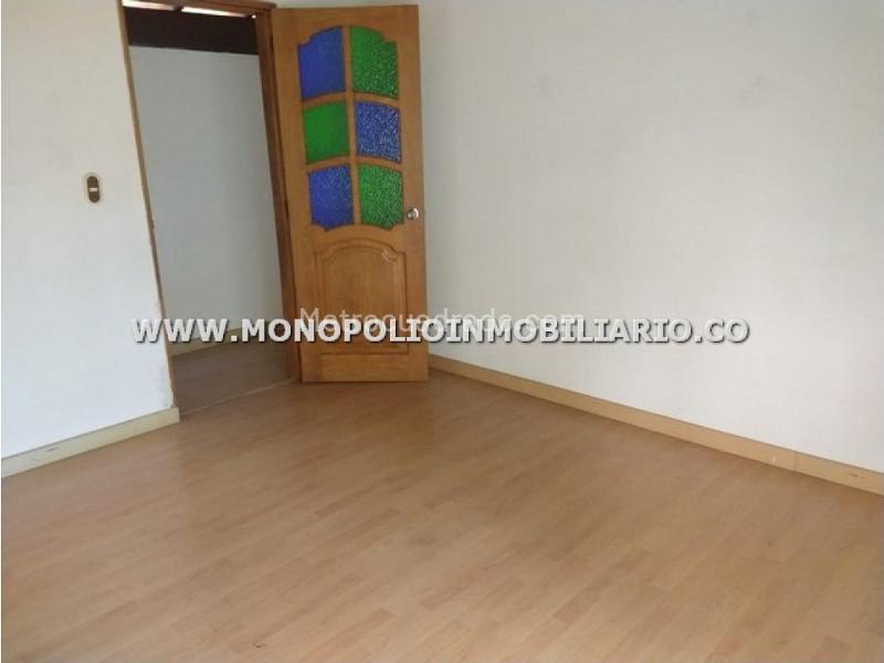 Spacious 4BR House in Simon Bolivar - 2