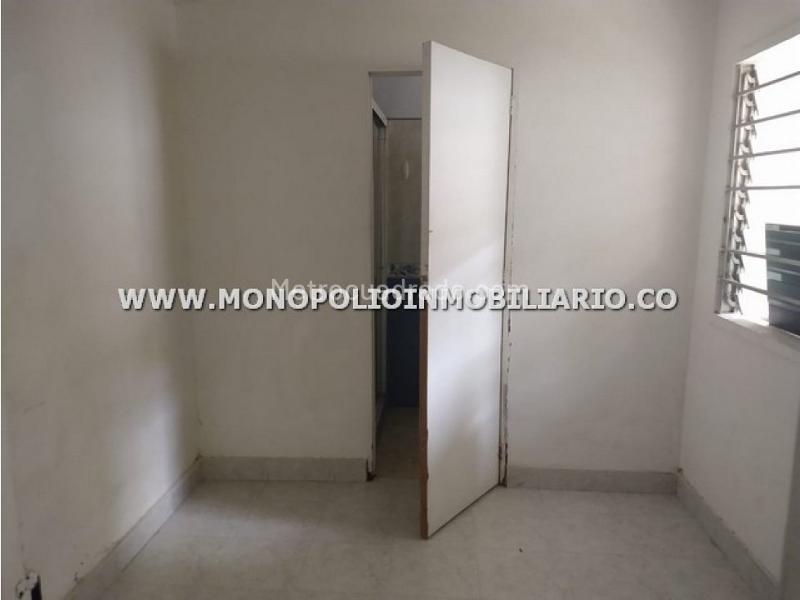 Spacious 4BR House in Simon Bolivar - 3