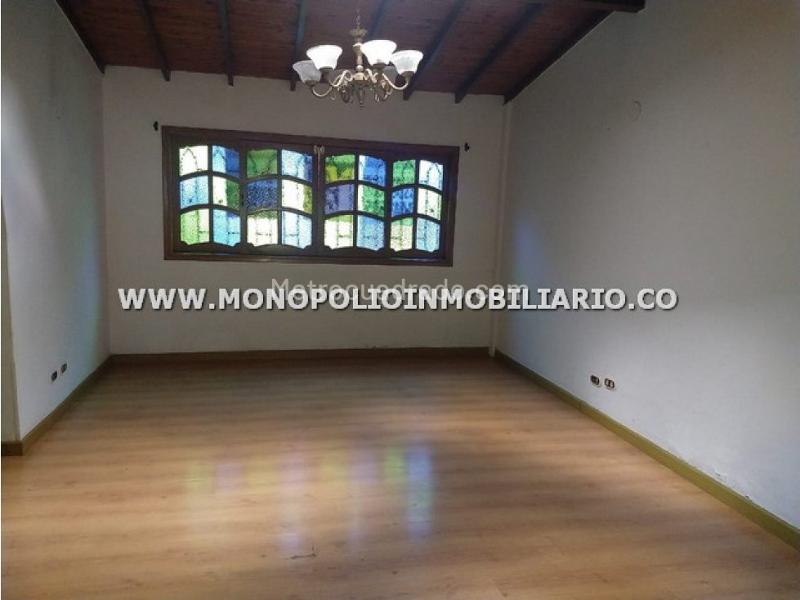 Spacious 4BR House in Simon Bolivar - 5